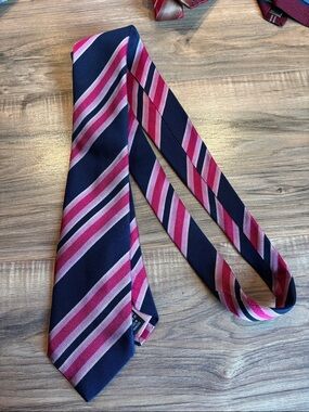 Thomas Pink Navy and Pink Diagonal Stripe Silk Tie